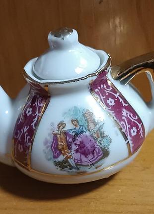 Миниатюрный фарфоровой чайничек из Англии