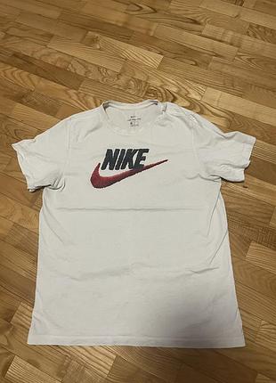 Футболки найк ідеальні стани,с,м,л розімра,всі по 200грн