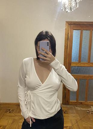 Біла кофта розміру m-l