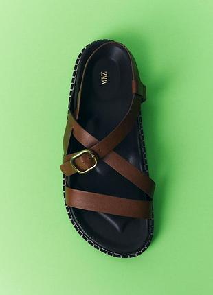 Шкіряні сандалі босоніжки zara на низькому ходу з ремінцями 1614/510/105.