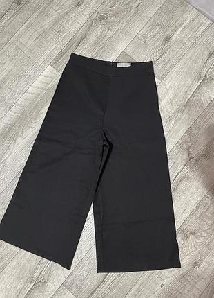 Чорні капрі бриджі