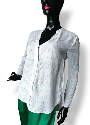 Вискозная блуза с декольте