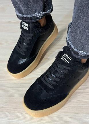 Кросівки жіночі зима з натуральної шкіри на хутрі чорного кольору