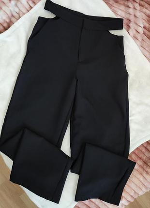 Женские брюки с разрезами по бокам