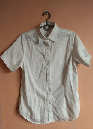 Біла жіноча сорочка