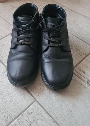 Продам чоловічі чоботи 42 розміру
в гарнрму стані,чорні