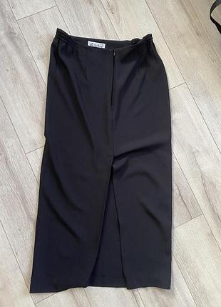 Юбка вона довга карандаш