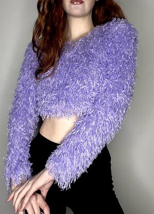 Пухнастий в‘язаний вкорочений светр