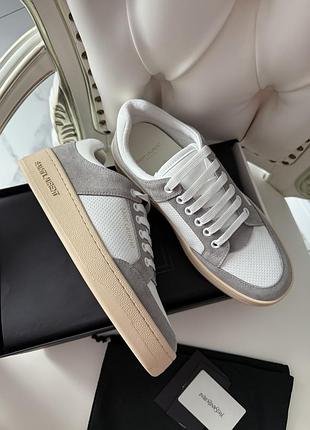 Замшеві кеди шкіряні жіночі сіро-білі з бежевою підошвою