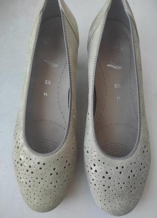 Туфли из перфорации ara