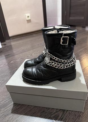 Черевики шкіряні для дівчинки. італія. в середині хутро. 30 розмір