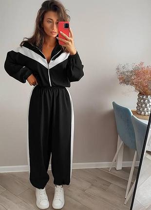 Жіночий чорний спортивний костюм двійка з лампасами