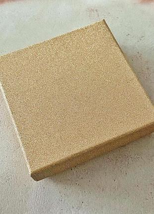 Подарочная коробочка, упаковка, коробка