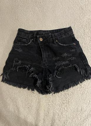 Шорти джинсові міні вкорочені рвані рваний низ асиметричний пояс чорні бахрома bershka 32 xs