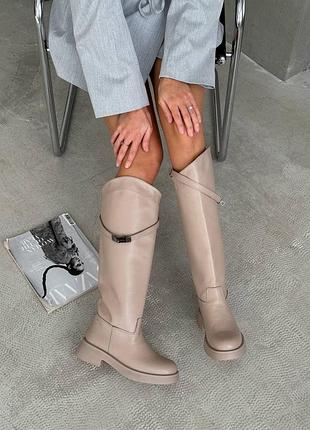 Демисезонные бежевые кожаные сапоги жокейки 11391