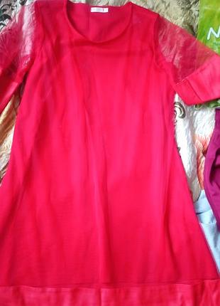 Красное женское платье