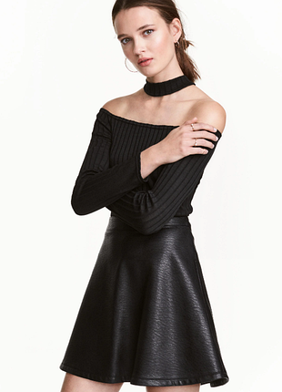 Черный топ реглан свитшот кофта с открытыми плечами с хомутом тонкая вязка h&m вискоза