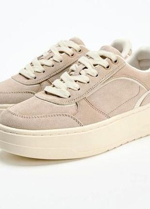 Жіночі кросівки zara