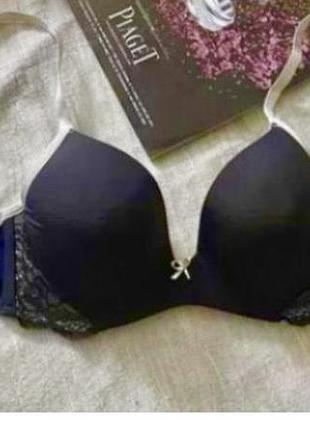 Triumph крутий чорний бюст з мереживом