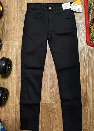 Джинсы, черные, новые,р. 140
