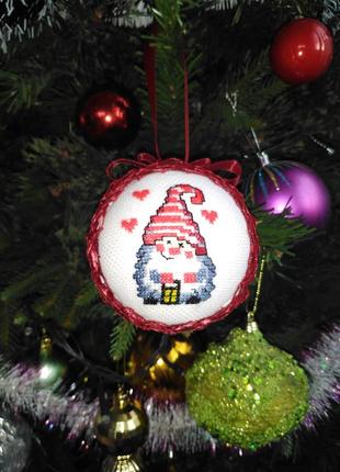 Ялинкова іграшка вишита хрестом