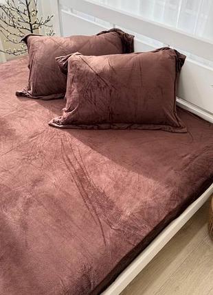 Простирадло на резинці з наволочками 180*200