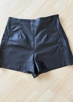 Шкіряні шорти жіночі
