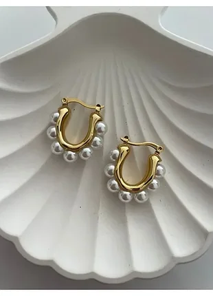 Маленькие золотые серьги с жемчужинами 🤍