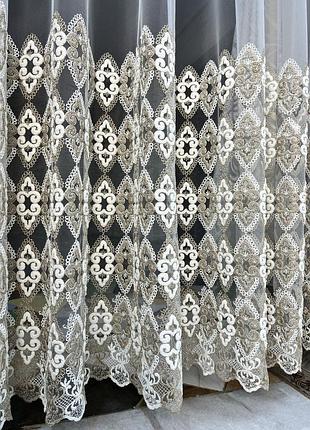 Красивая тюль в зал. тюль с вышивкой по низу. бежевая тюль. тюль с бежевой вышивкой.