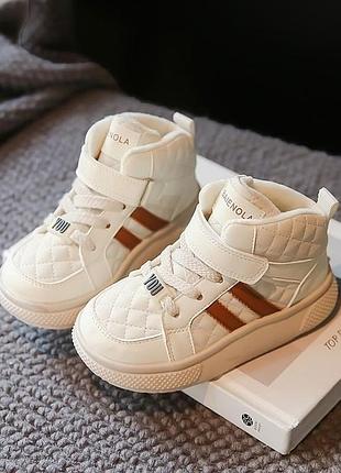 Теплые ботиночки кроссовочки для деток белого цвета внутри утепления деми ботинки