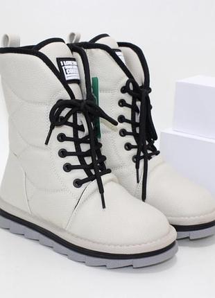 Бежеві дитячі зимові високі черевики на рифленій підошві для дівчинки