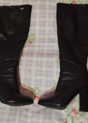 Зимняя обувь, в хорошем состоянии,38размер, стелька 24см,каблук 10см,змеечные работают, из нюансов на одном брошка отпала.