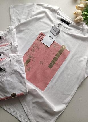 Фирменная футболка
