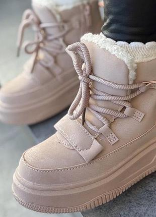 Зимові черевики на дівчинку