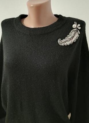 Теплий обьемний светр з декором   h&m.  3%. шерсть