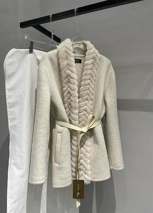 Неймовірно красиве кашемірове пальто з норкою в розмірі м