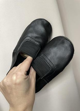 Дитячі шкіряні чешки чорний колір 18 см