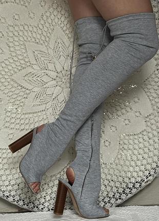 Жіночі ботфорти текстильні на високих підборах, сірого кольору, на стійкому каблуці