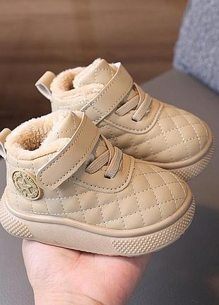 Детские ботинки цвет светлый бежевый