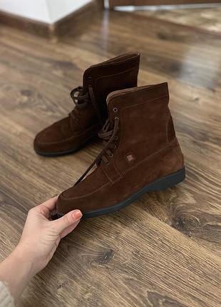 Замшеві ботинки