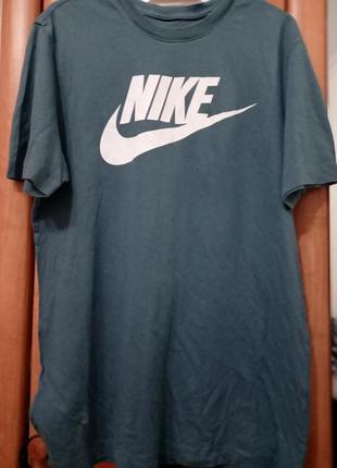 Футболка базова бренду nike гарного т.-смарагдового кольору-телефон не передав. ширина плечей 42см, пог 52см,довжина 72см