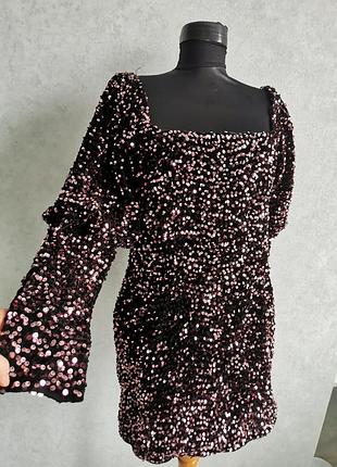 Вечернее яркое платье в пайетки