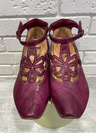 Туфлі ,,think”