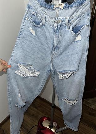 Рвані джинси мом