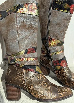 Високі шкіряні чоботи laura vita