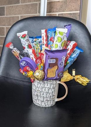 Сладкий подарок в чашке