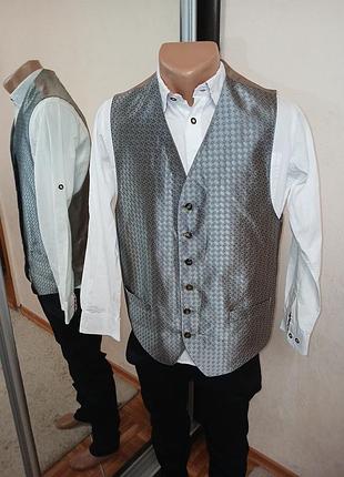 Жилет мужской,офисный, классический серого цвета.
