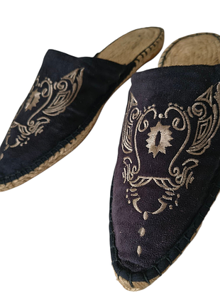 Винтажные тапки эспадрильи-мюли черного цвета с заостренным носком и вышивкой  ручная работа
