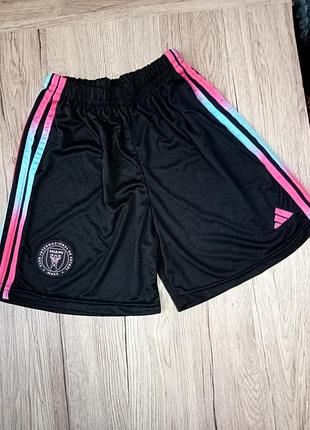 Спортивные шорты adidas