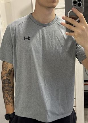Футболка under armour